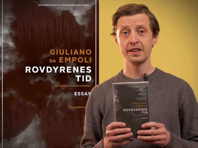 Bibliotekets litteraturformidler Philip holder bogen "Rovdyrenes tid"